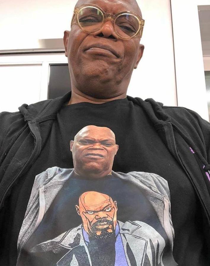 Samuel Jackson Wearing A T-Shirt Of Himself T-Shirt Samuel Jackson Wearing A T-Shirt Of Himself T-Shirt